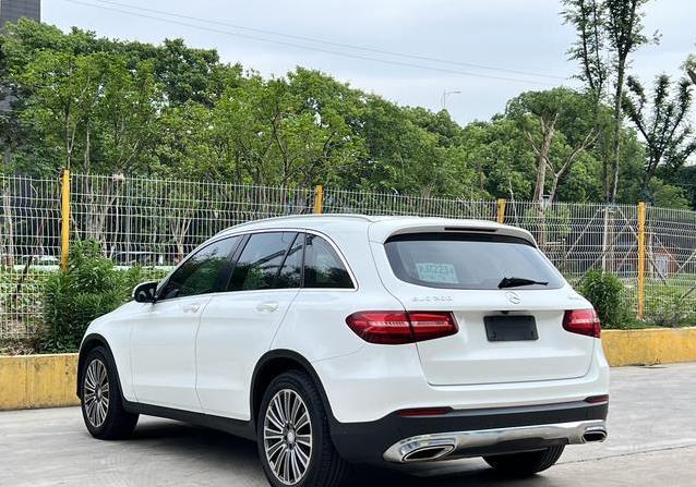 10年奔驰GLC仅12万，车况如新，开豪车梦成真？