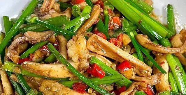 韭菜鱿鱼须一炒，香气扑鼻勾人馋，家常菜为何这么火？