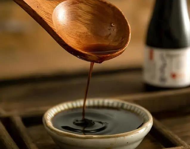 红烧肉颜色不对？用了10年酱油才知真相，老抽生抽傻傻分不清