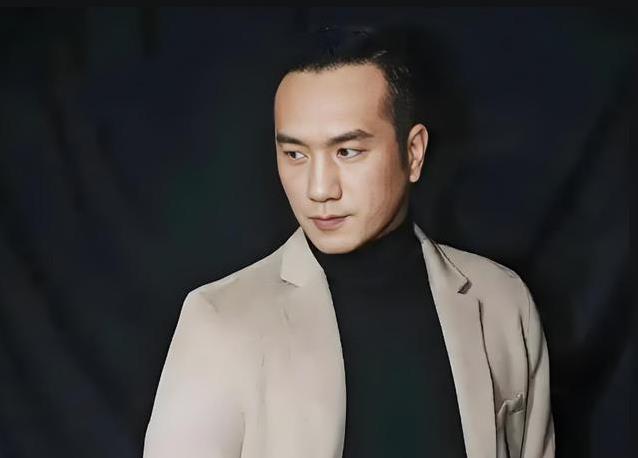 51岁黄觉爆红藏海传，反派演技惊艳众人，妻子导演却更抢眼？