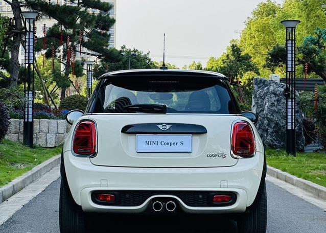 3万公里MINI COOPER S，16.88万值不值，真的适合小姐姐？