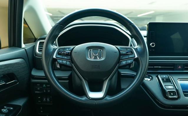 21.88万入手艾力绅，1.4万公里省油神车，家用商务都顶尖？