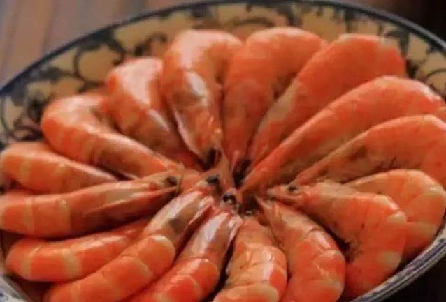 白灼虾鲜嫩不腥的秘密，简单一步完胜饭店，学会后全家夸