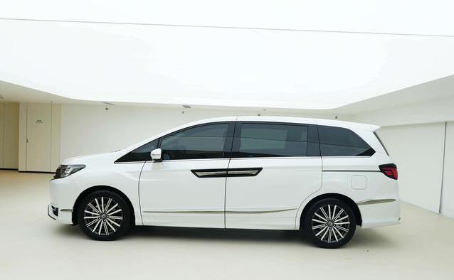 21.88万入手艾力绅，1.4万公里省油神车，家用商务都顶尖？
