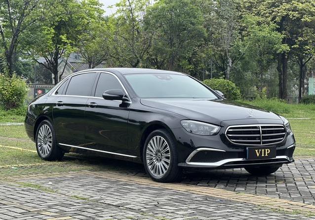 6万公里豪车没人改！21年奔驰E300L尊贵型，价格却低到爆？