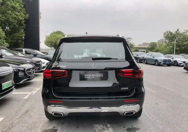18万买奔驰GLB新车，空间超大够全家用，值吗？