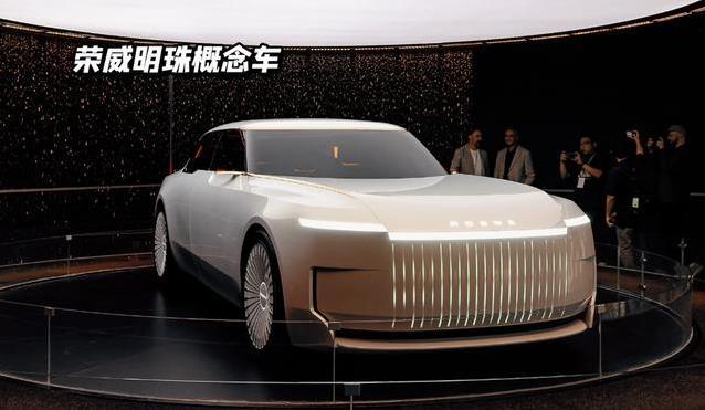 荣威M7 DMH惊艳亮相，国际大牌设计师加持，能否秒杀比亚迪海豹？