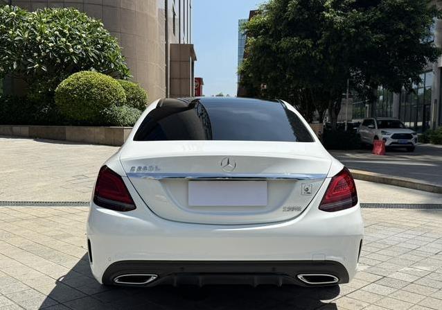 21年奔驰C级5万公里，18万买豪华车，值不值？