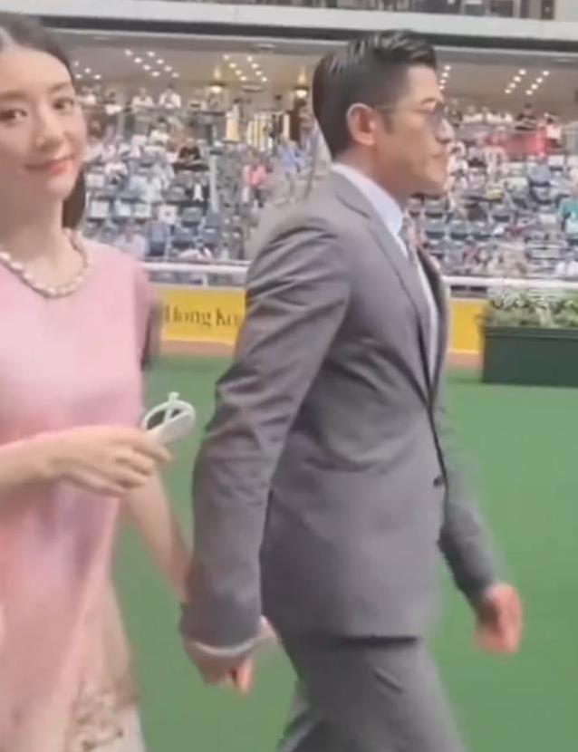 郭富城59岁喜迎三胎！方媛孕肚藏不住，第三胎是男是女？
