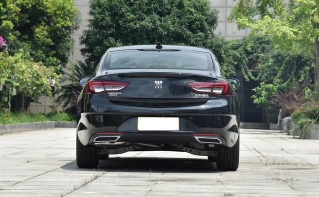 君威降价到10.69万，2.0T动力碾压电车，值不值得买？