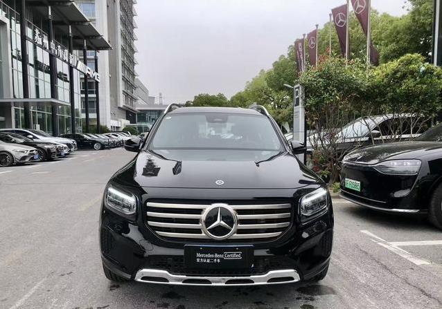 18万买奔驰GLB新车，空间超大够全家用，值吗？