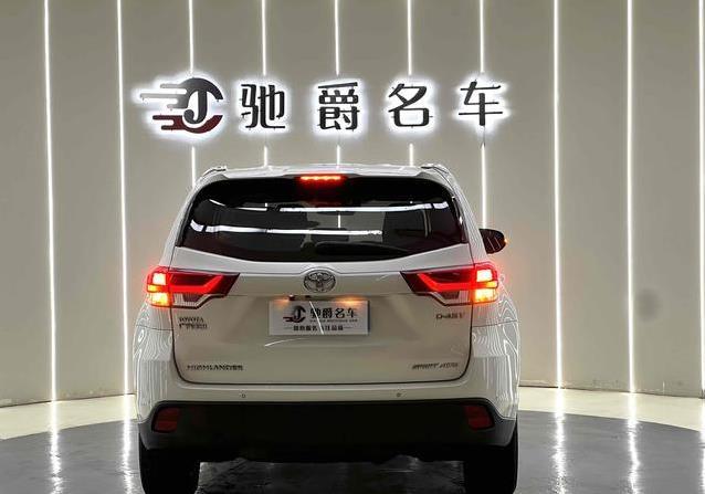 17万入手六年汉兰达，2.0T七座真省钱，家用值不值？