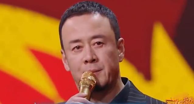 杨坤落魄时初恋相助却遗憾分手，52岁新恋情曝光，女友年轻20岁？