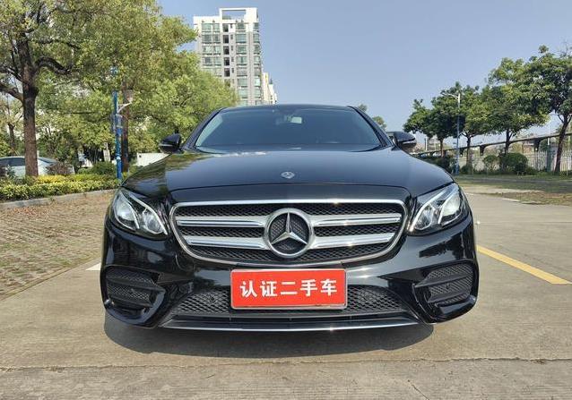 16万入手黑色奔驰E级，7万公里一手车，真能家用商务两开花？
