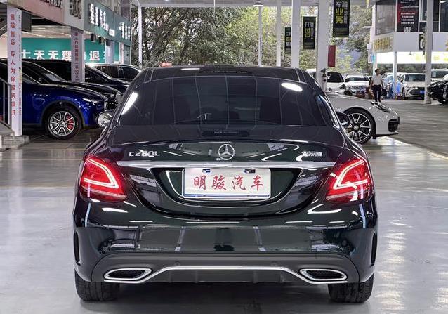 绿色奔驰C级仅跑2.5万公里，车况如新，17.5万值不值？