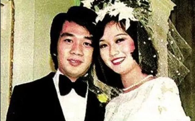 72岁赵雅芝机场吃泡面，瘦得像纸片人，拼劲为何这么猛？