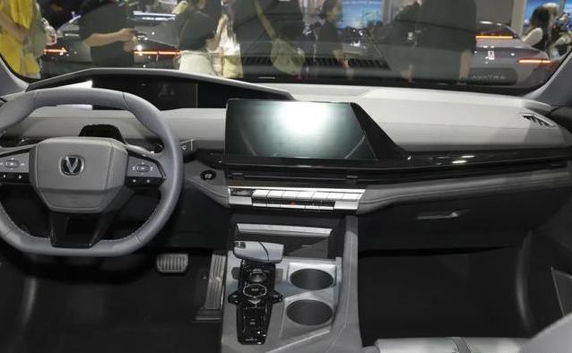 长安UNI-V大变身：2.0T飙180kW，新造型帅炸，价格能惊喜？