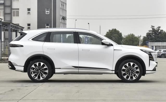 10万买大空间SUV，192马力超省油，CS75 PLUS凭啥这么火？