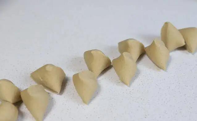 全麦糖三角简单做，红糖馅甜到心，早餐吃它全家抢着要？