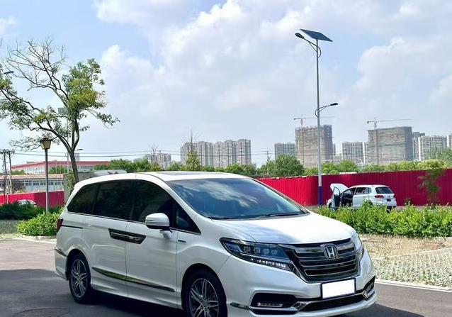 16.8万买艾力绅混动，省油空间大，值不值看完才知道