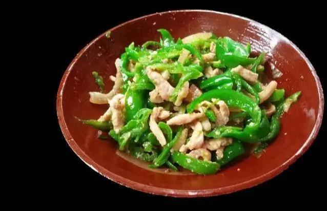青椒肉丝先炒肉还是椒？顺序错了难怪柴，3步炒出饭店味