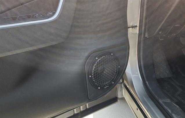 RAV4音响改装花3万，低音震到心跳，开车不想下车了