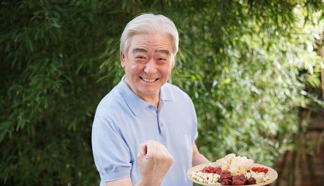 吃坚果补脑还是长胖？高血脂能吃吗？真相出人意料