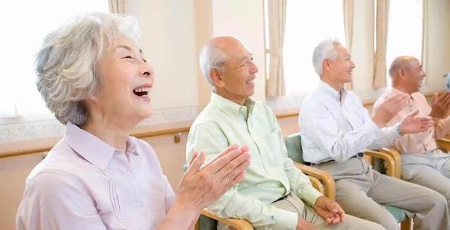 夏天洗头越勤越掉发？医生揭秘：4个习惯正在毁头皮
