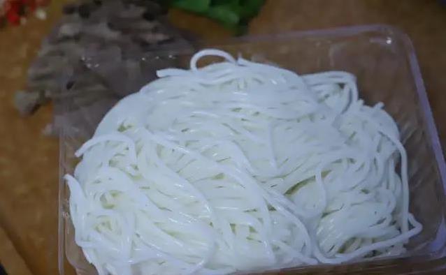 忙碌一天煮碗卤味米粉，10分钟上桌，香到邻居敲门？