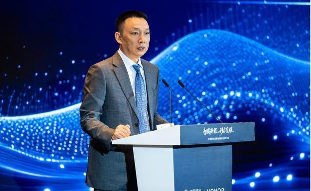 荣耀联手中国移动搞AI，折叠屏新机超轻薄，你会买单吗？