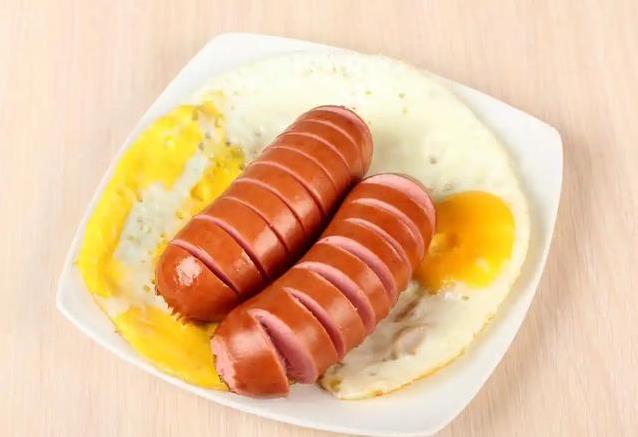 早餐吃鸡蛋火腿，62岁老李突发脑梗，医生揭秘3种食物是推手