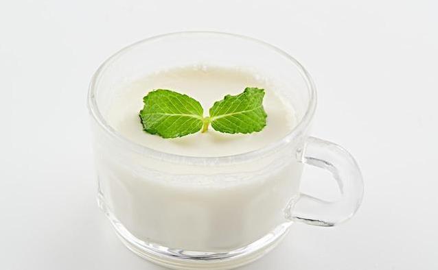 减肥还想喝牛奶？脱脂牛奶热量低，效果却惊人？