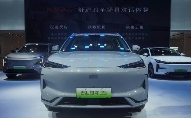 2100公里不加油，油耗2.67升，吉利银河A7凭啥这么牛？