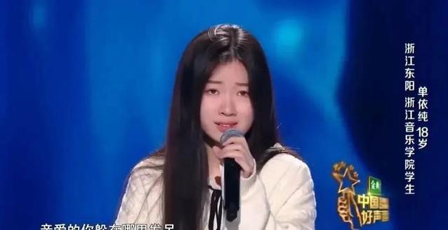 沈梦辰单依纯涂口红甜蜜“亲亲”，网友笑问：今晚还回家吗？