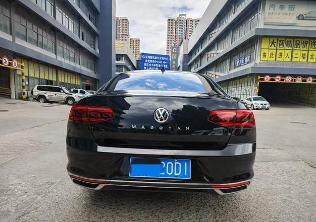 8万公里迈腾仅10万，配置逆天值不值？