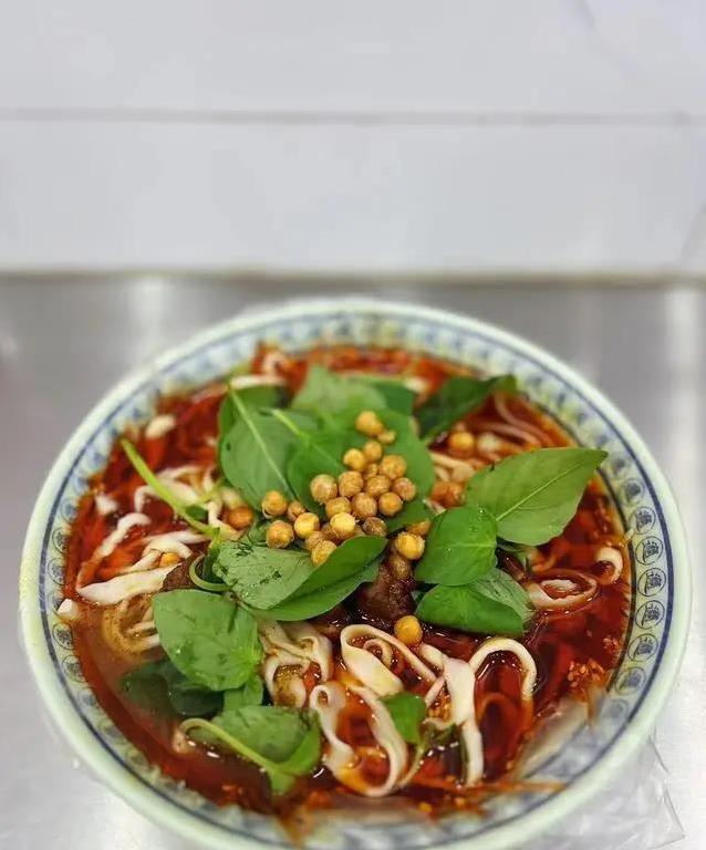 低调漯河藏美食，烩面麻辣香，哪碗最好吃？