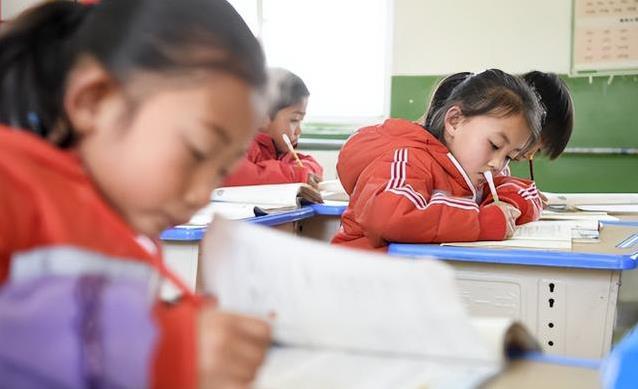 小女孩一笑成名，百万合同摆眼前，父母却做出惊人决定！