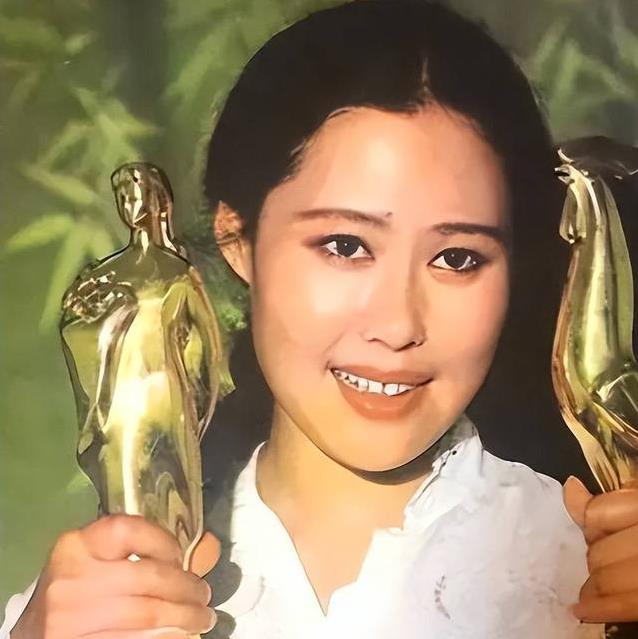 虎妞变老太，瑞士丈夫去世，她回国拍戏感动全网