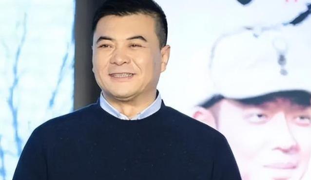 王新军前妻独自养子，秦海璐生9斤胖小子，差距让人唏嘘