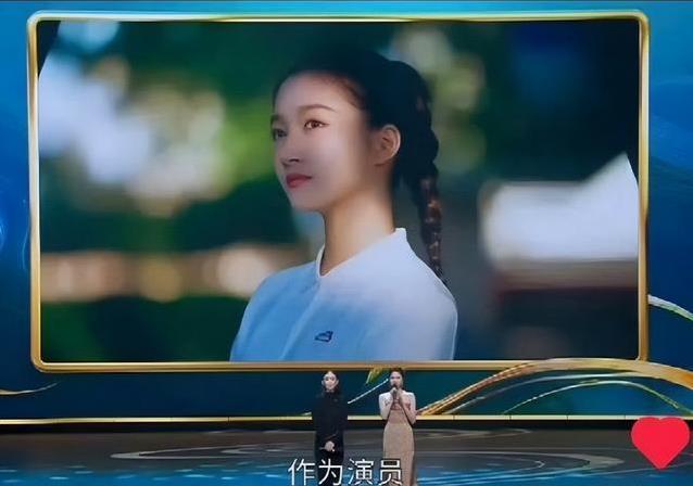 关晓彤白玉兰放大招！鹿晗旧照上大屏，7年恋情藏多深？