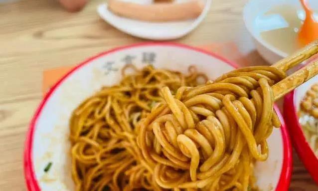 保定美食有多香？驴肉火烧一口难忘，你敢来尝吗？