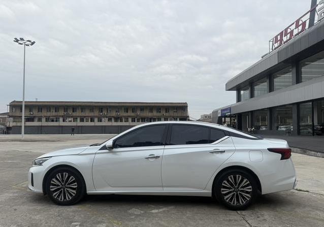 11万买天籁2.0L准新车，省8万却动力一般，值不值？