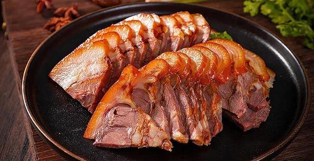 猪头肉被嫌油腻多年，医生却说：适量吃能补4种营养？