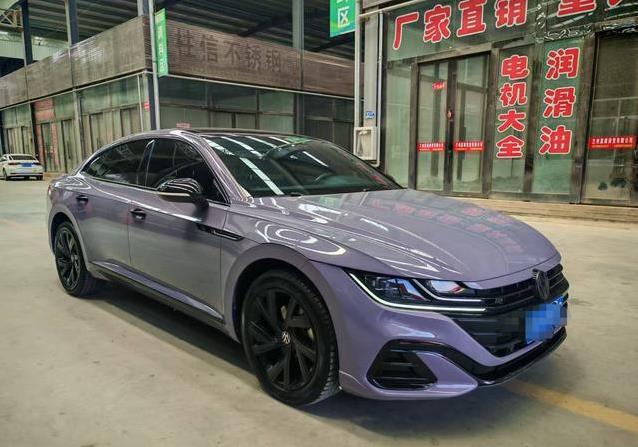 21年大众CC紫色版仅13万，跑6万公里，颜值动力都不输新车？