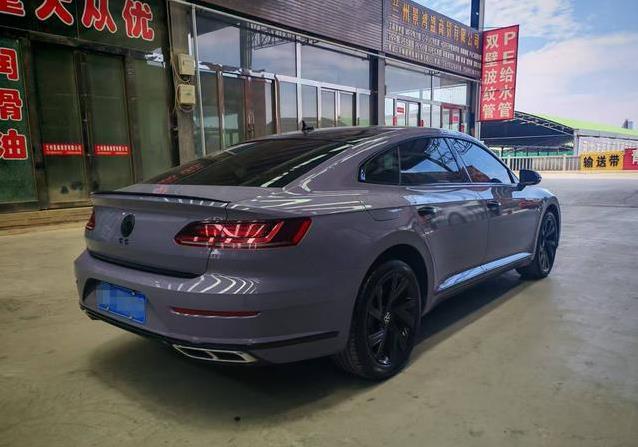 21年大众CC紫色版仅13万，跑6万公里，颜值动力都不输新车？