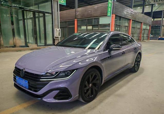 21年大众CC紫色版仅13万，跑6万公里，颜值动力都不输新车？