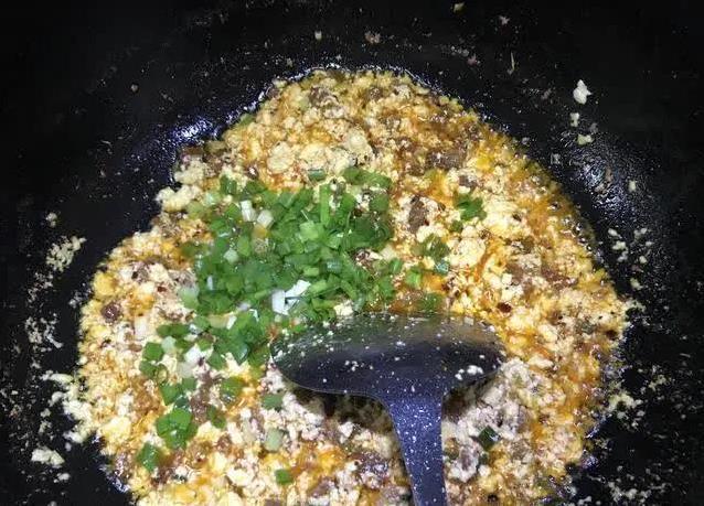 家常鸡哈豆花，10分钟炒出满屋香，学会这招全家夸