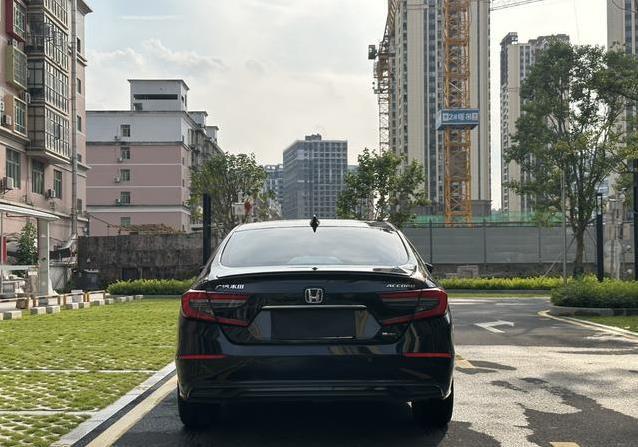 13万买高配雅阁混动，4.9万公里真省油，值不值？
