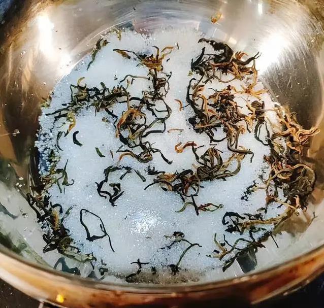 奶茶店排队花钱多？在家3步做焦糖奶茶，香浓丝滑秒杀店里货！