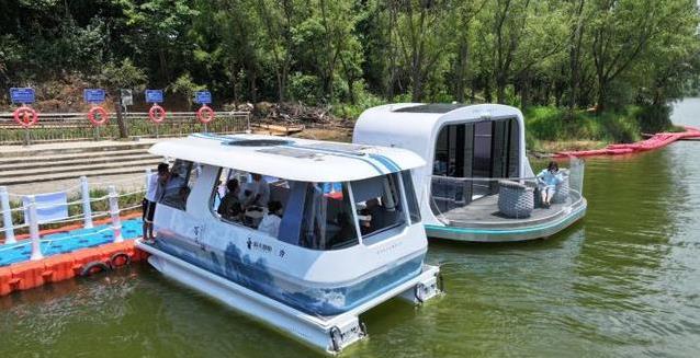 无人车跑街头，游船自己开，无人机14分钟救命？